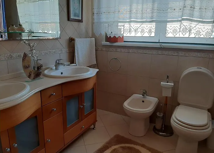 Maria Ines House 3* נאזרה