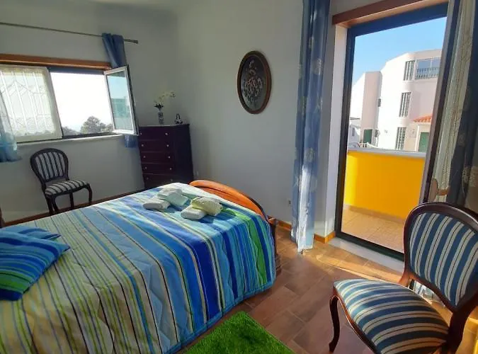 Maria Ines House נאזרה