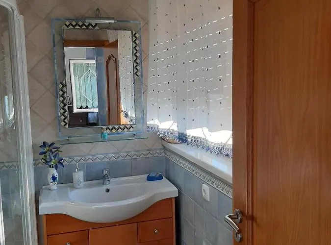 Maria Ines House בית הארחה