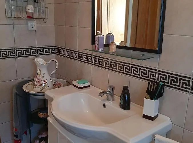 Maria Ines House נאזרה