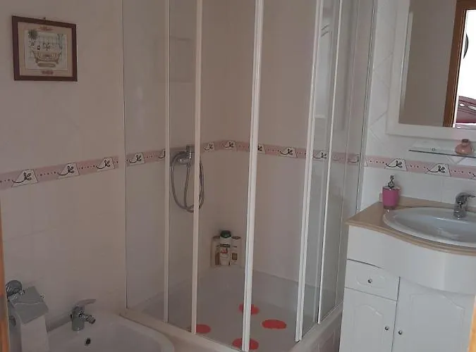 Maria Ines House בית הארחה 3*