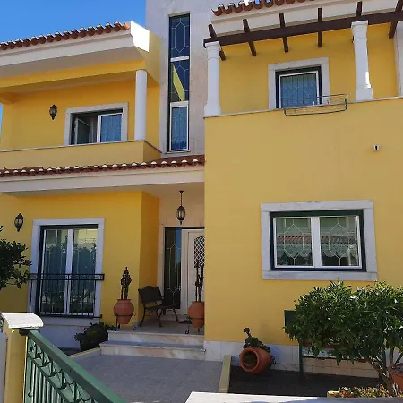 Maria Ines House ゲストハウス 3*